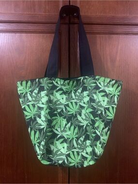 Green 420 Leaf Print Tote Bag - Casual Everyday Carry